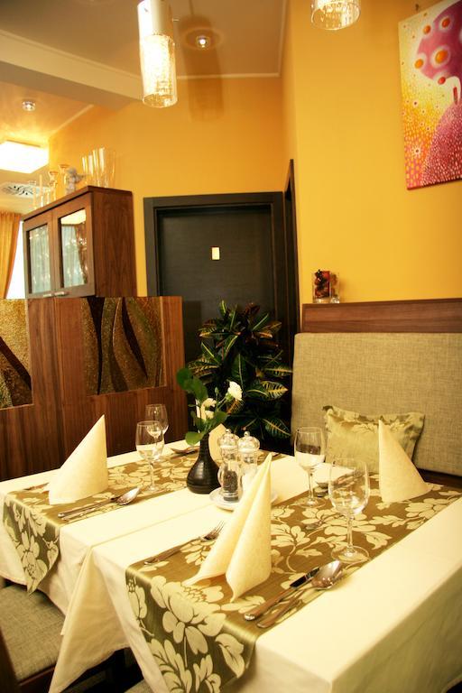 Fine Restaurant & Apartments Malacky Exterior foto